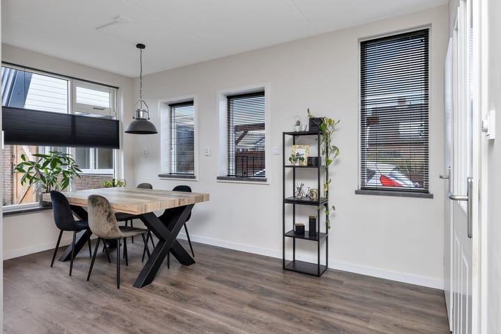 Photo 9 of L. Pietersestraat 65