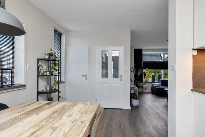 Photo 10 of L. Pietersestraat 65