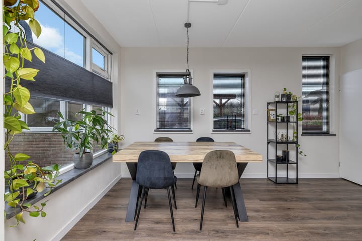 Photo 11 of L. Pietersestraat 65