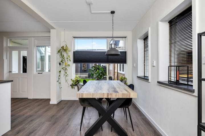 Photo 12 of L. Pietersestraat 65