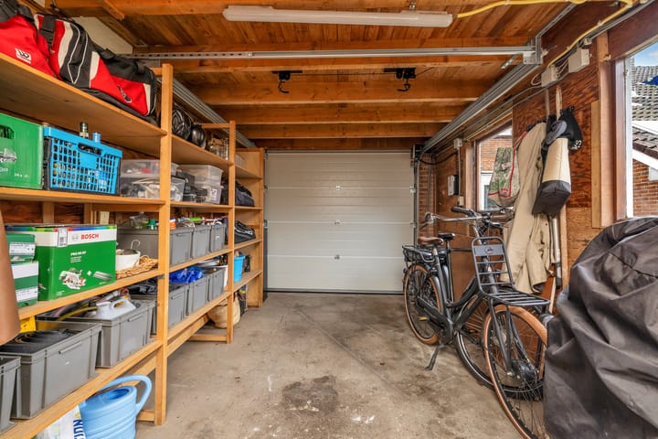 Photo 31 of L. Pietersestraat 65