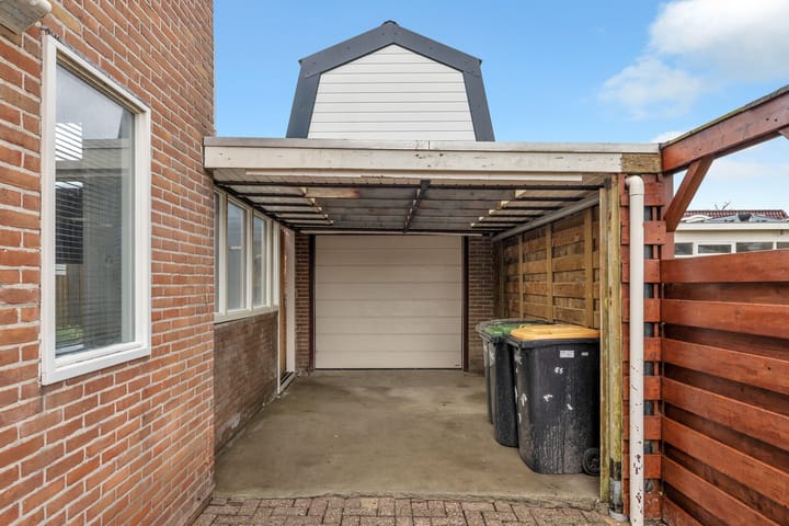 Photo 33 of L. Pietersestraat 65