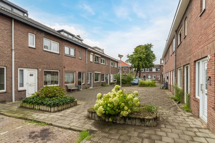 Photo 23 of Ratinéstraat 3