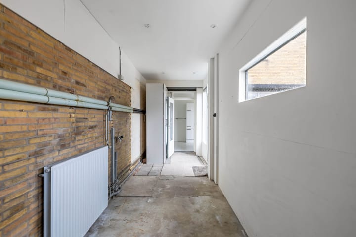 Foto 18 van Prof. Granpré Molièrelaan 4