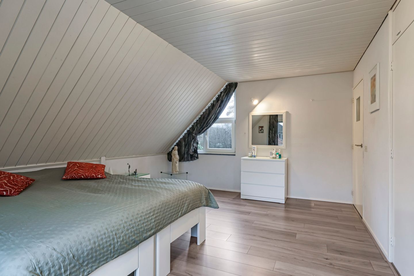 Foto 34 van Salemate 24