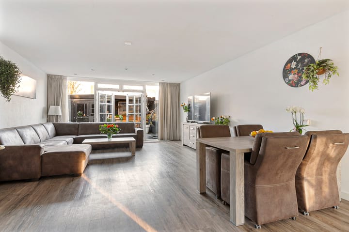 Foto 2 van Akelei 16