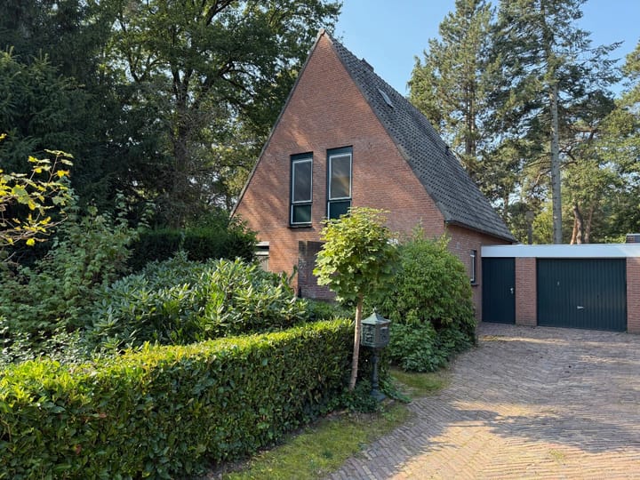 Foto 1 van Hasselderheidelaan 1