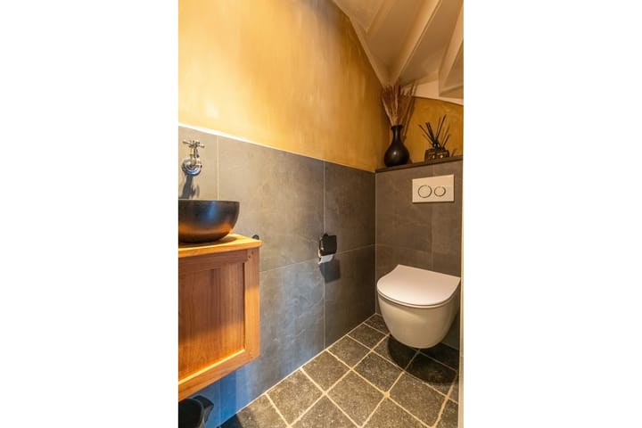 Photo 12 of Kanaalstraat 10