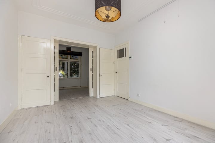 Foto 8 van Riouwstraat 102