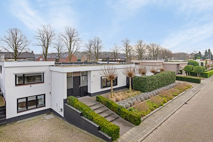 Foto 1 van Johann Strauszstraat 8