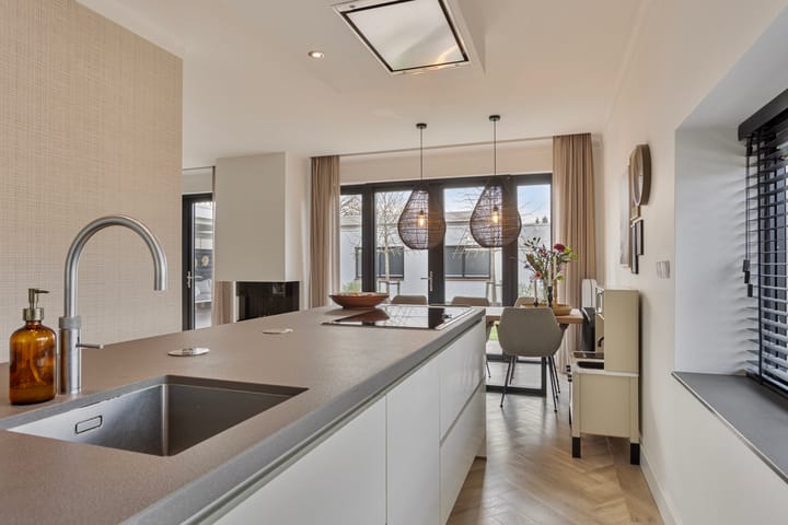 Foto 3 van Johann Strauszstraat 8