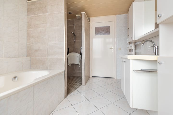 Foto 28 van van Homoetstraat 19