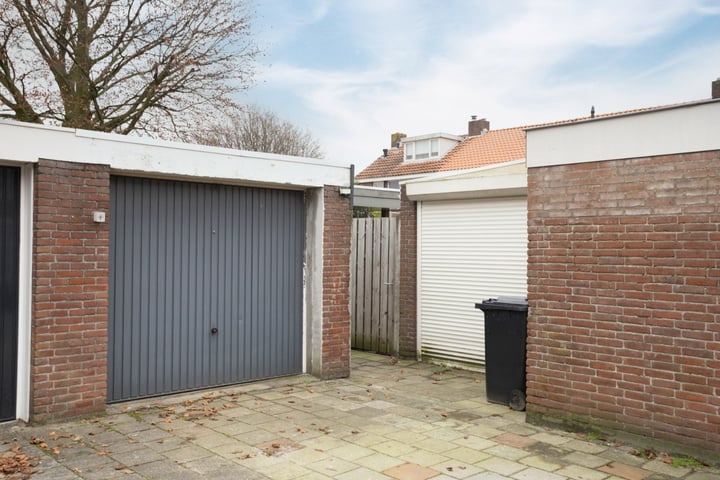 View photo 24 of Koningin Emmastraat 18