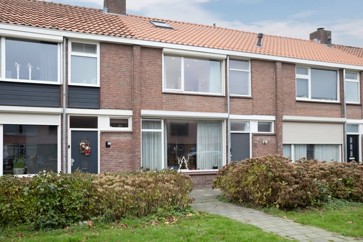 View photo 27 of Koningin Emmastraat 18