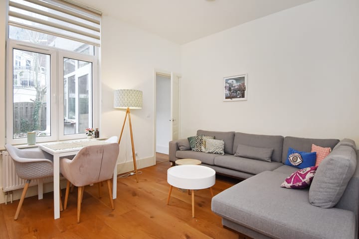 Foto 2 van Warmoezierstraat 36