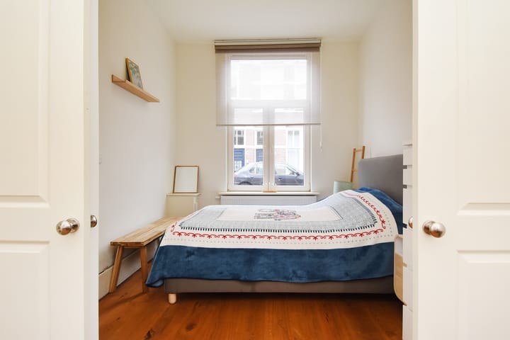 Foto 4 van Warmoezierstraat 36