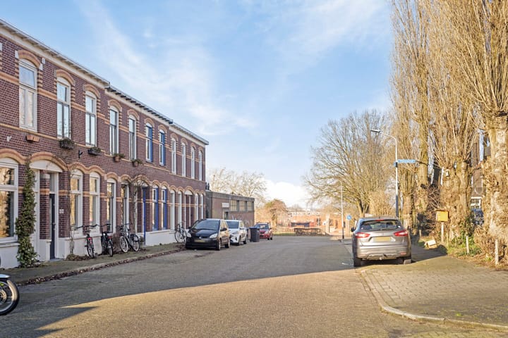 Foto 33 van Derde van Hezewijkstraat 1