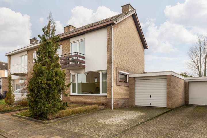 Foto 8 van Burg. Hamersstraat 10