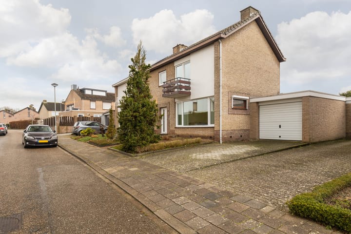 Foto 9 van Burg. Hamersstraat 10