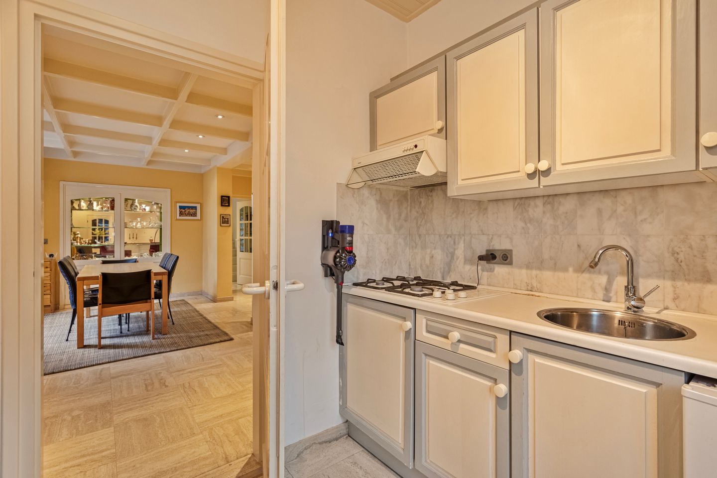 Foto 20 van Hout oost 12