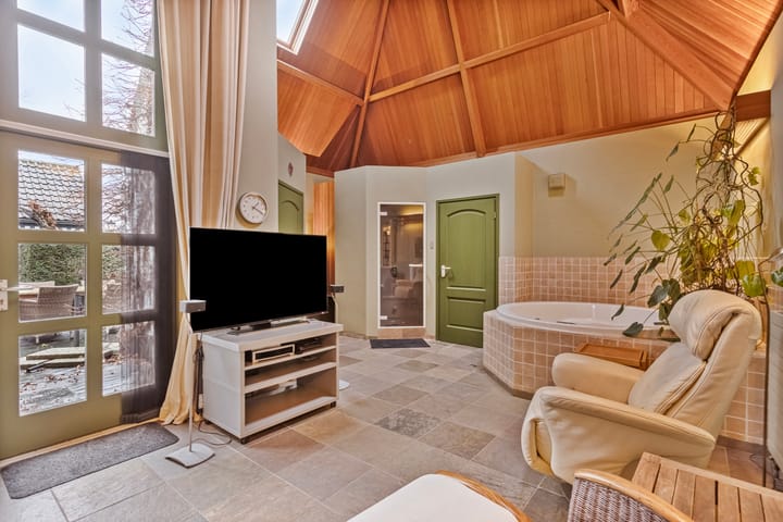 Foto 49 van Hout oost 12