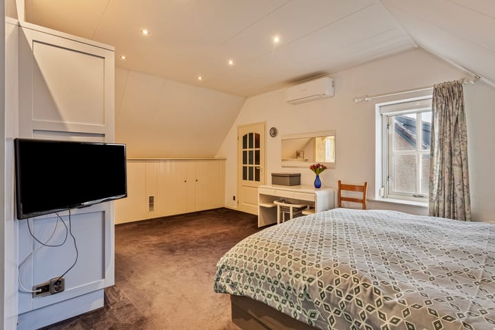 Foto 55 van Hout oost 12