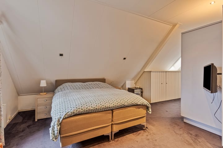 Foto 56 van Hout oost 12