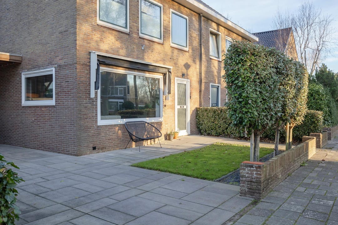 Photo 2 of Lauwerszeestraat 8