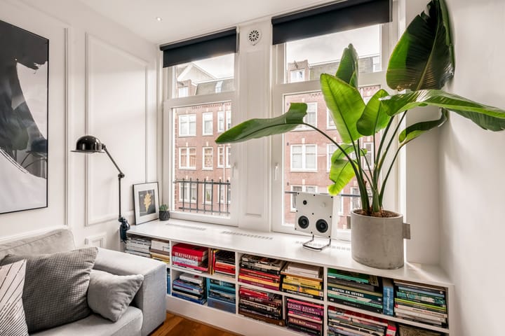 Photo 8 of Van Boetzelaerstraat 80-2