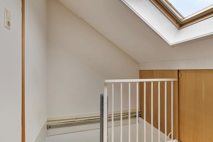 Photo 19 of Oostzeestraat 35