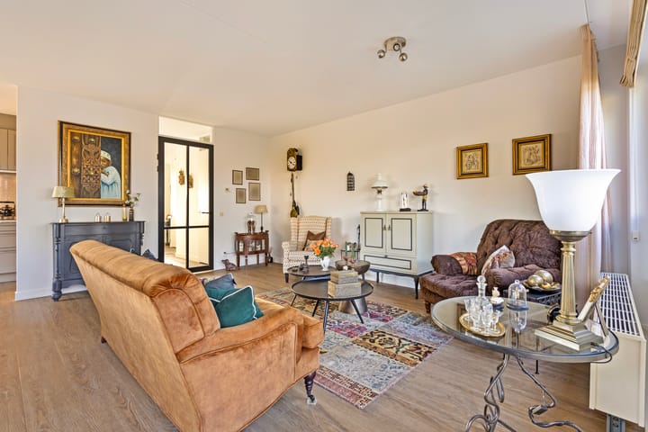 Foto 8 van Veenendaalplein 47