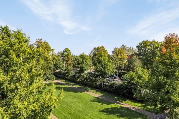 Foto 21 van Veenendaalplein 47