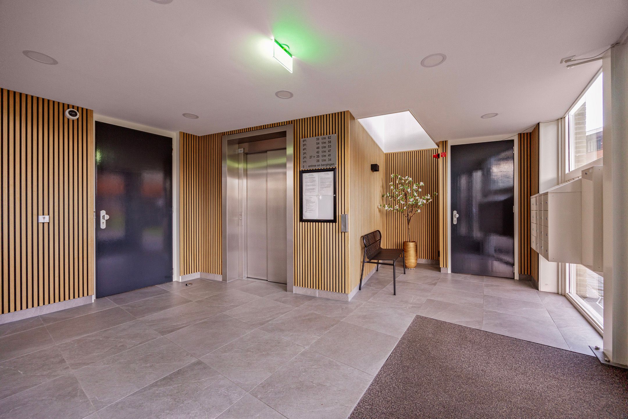 Foto 33 van Veenendaalplein 47