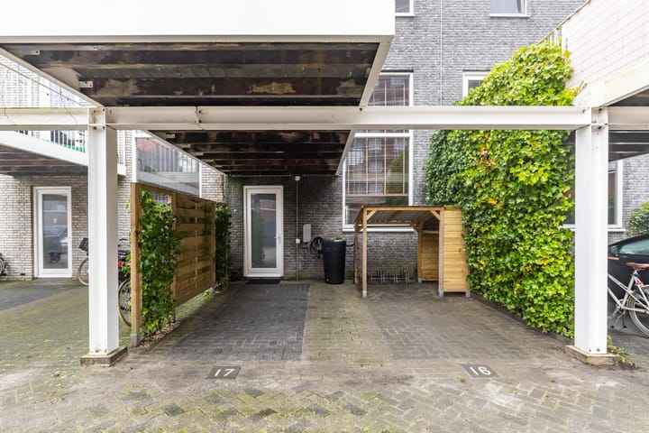 Photo 39 of Bonairestraat 6