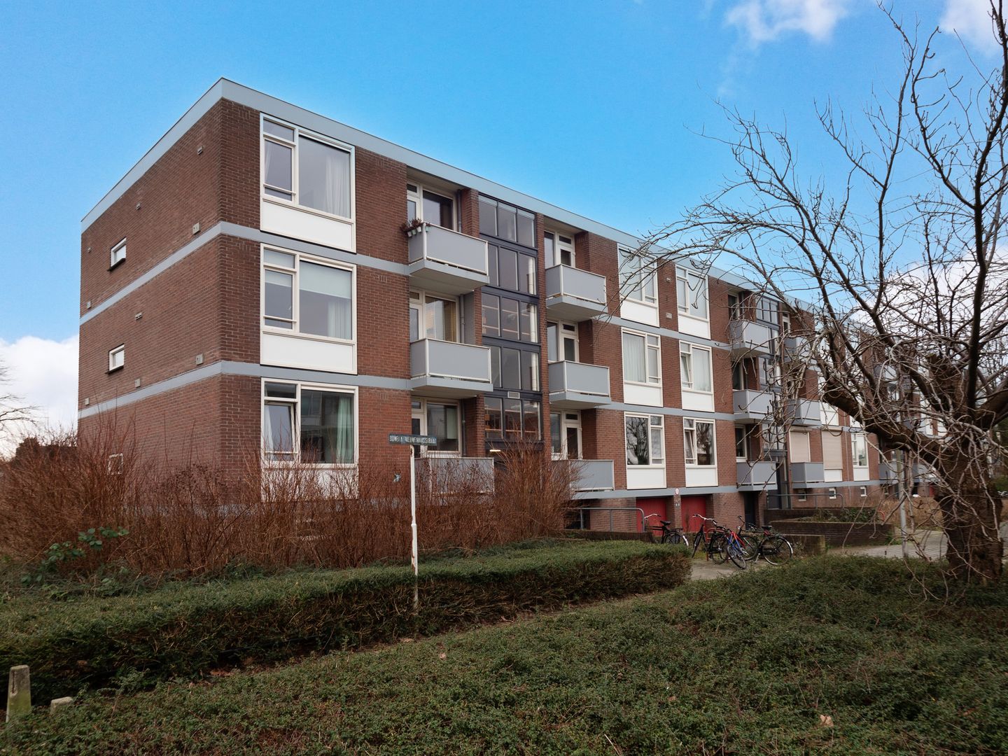 Foto 1 van Domela Nieuwenhuisstraat 3