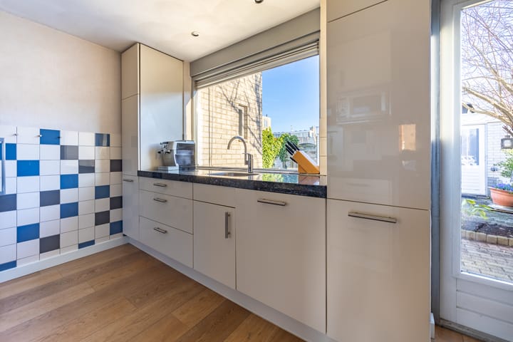 Foto 6 van Jan van Henegouwenstraat 24