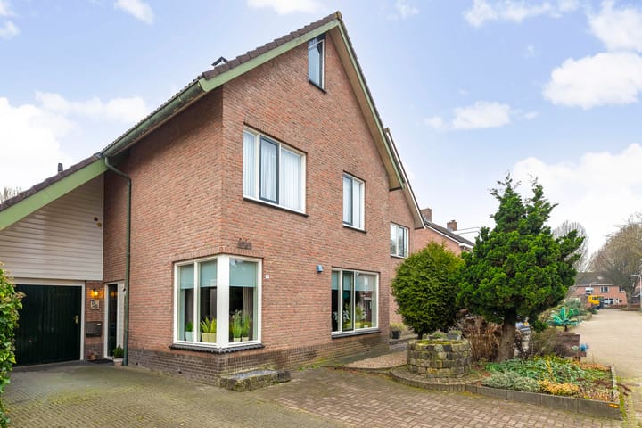 Foto 1 van Alingcamp 13