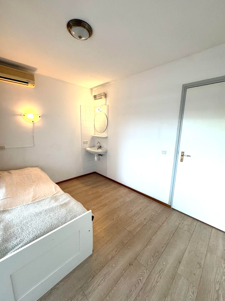 Photo 29 of Theo van Goghhof 75