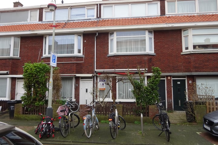 Bekijk foto 2 van Van den Berghstraat 52