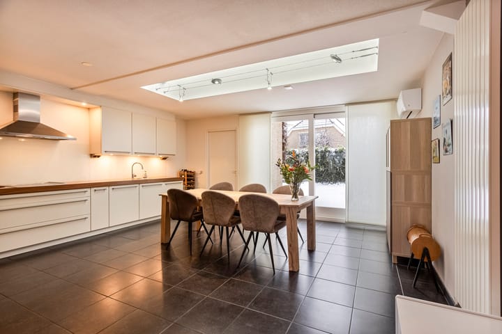 Foto 10 van Aan het beeldje 58