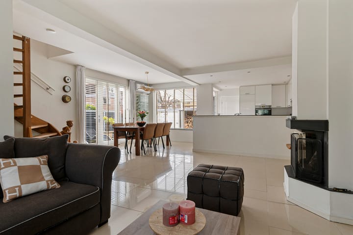 Foto 2 van Van den Berghlaan 437