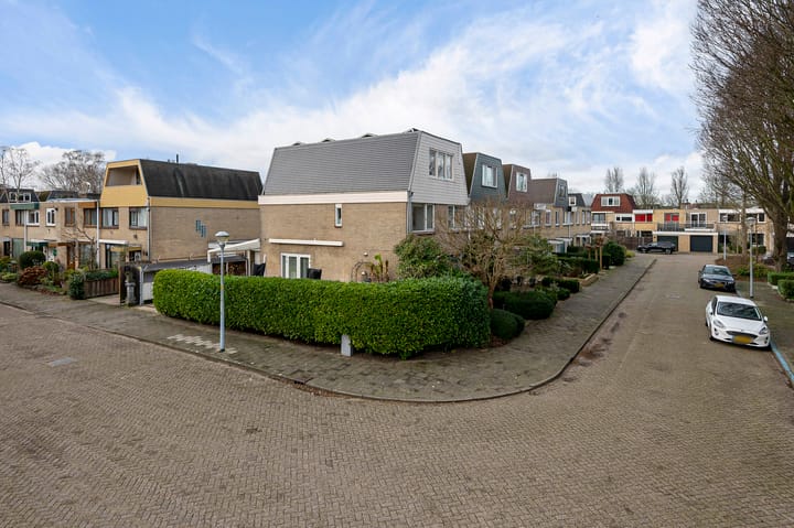 Foto 5 van Van den Berghlaan 437