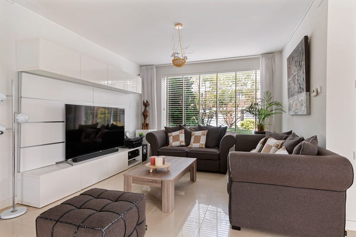 Foto 8 van Van den Berghlaan 437