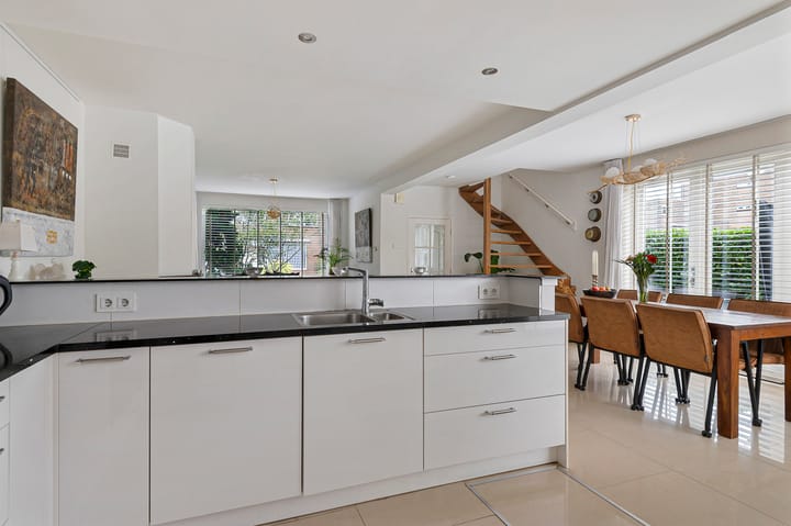 Foto 13 van Van den Berghlaan 437