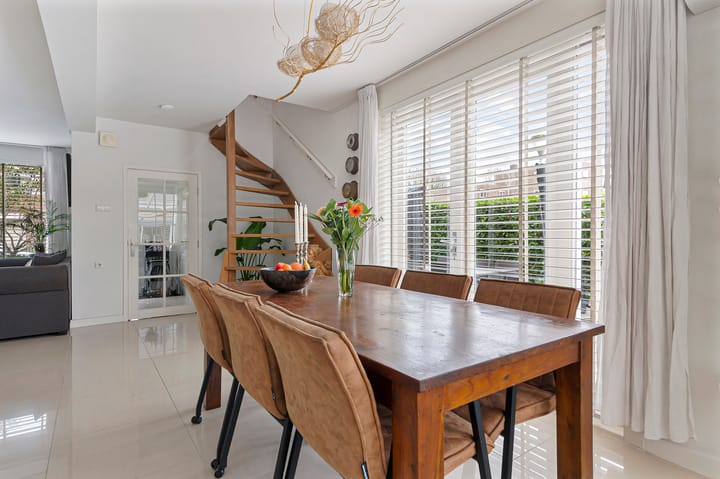 Foto 14 van Van den Berghlaan 437