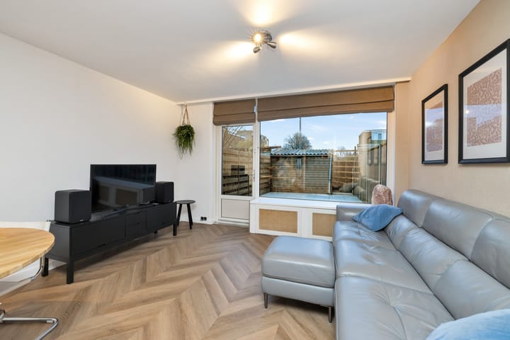 Photo 11 of Toverfluitstraat 28