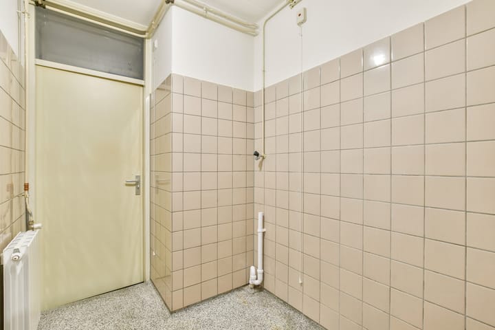 Photo 11 of Molukkenstraat 109-M