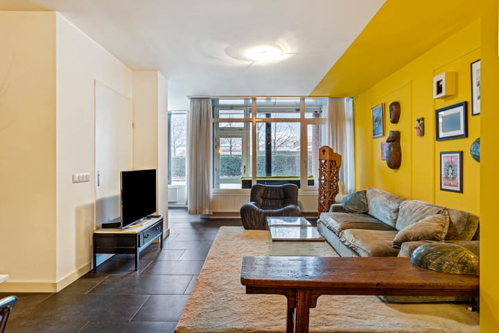 Photo 2 of Oostwal 6