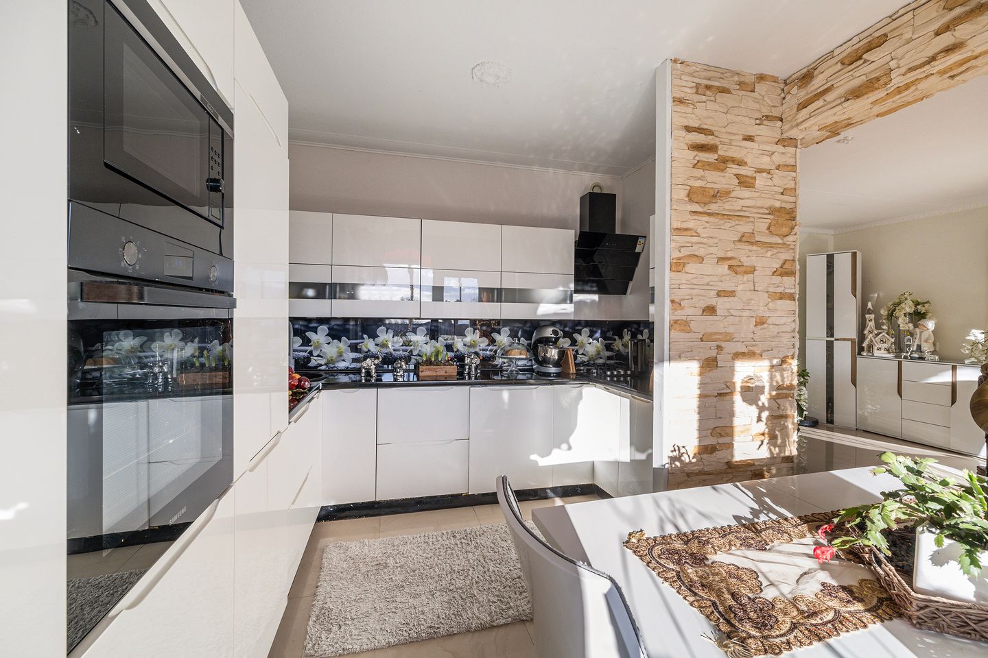 Foto 10 van Strevelsweg 215