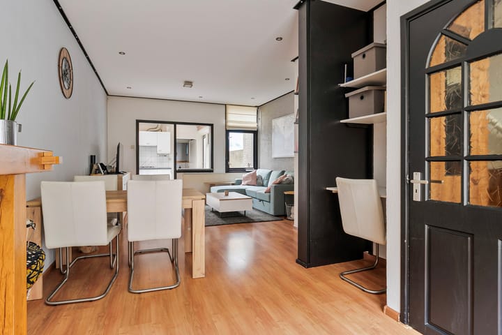 Photo 4 of Koninginnestraat 12